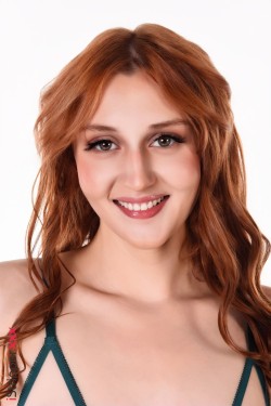 Lola Red - Emerald Beauty - 2